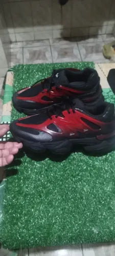 Tênis New balance 9060 Tam 40 preto e vermelho 