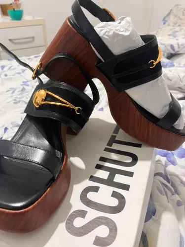 Sapato Schutz Novo
