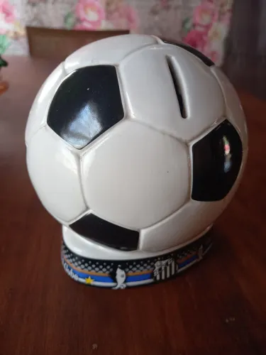 Cofrinho bola de porcelana  tema Santos futebol 