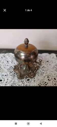 SINETA ANTIGA EM BANHO DE PRATA<br>Medidas: 15 cm x 10 cm<br>Valor: R$ 400,00