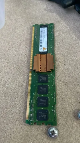 MODULO DE MEMORIA RAM UM INFINEON HYS72T128020HFN DE 2GB