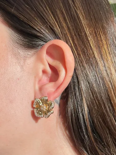 Brinco de Flor Dourado - Semijoia
