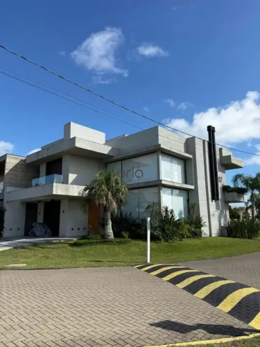 Casa beira lago mobiliada com piscina e 04 suítes à venda - Condomínio Blue Xangri-Lá REF: