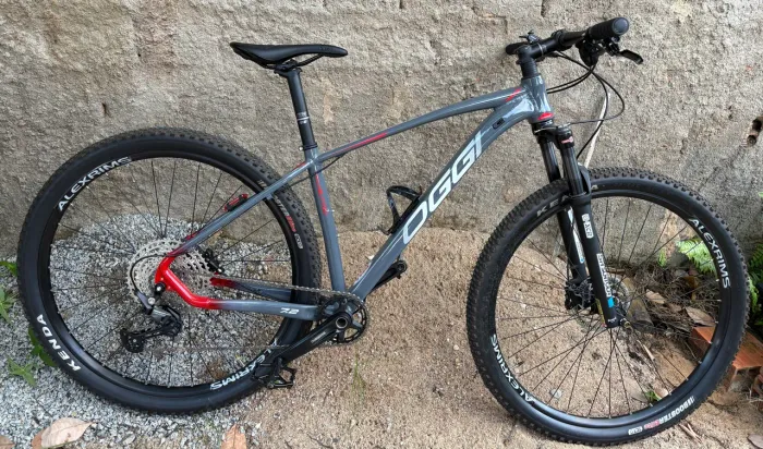 Bicicleta Oggi aro 29 modelo 7.2 shimano Deore