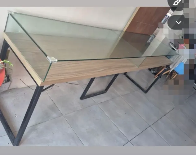 Mesa mostruário VIDRO, MADEIRA E METALON