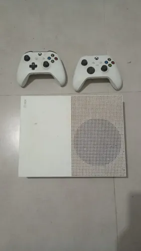 Xbox One 1TB + 2 Controles Originais
