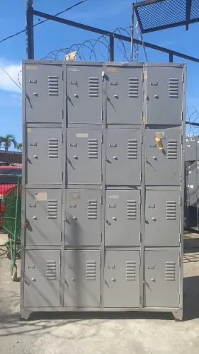 Venda de armários roupeiros de 16 portas
