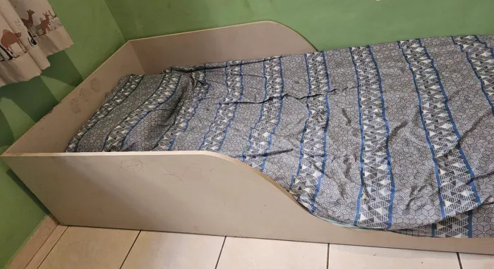 Cama tamanho solteiro montessori