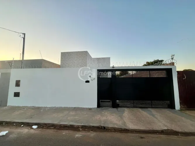 Casa à Venda em Campo Grande-MS no Bairro Tiradentes com 3 Quartos e 90m² de Área