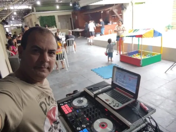 DJ SOM LUZES FUMAÇA TELAO FOTO FILMAGEM ANIMAÇAO VIDEOKE CHUVA PRATA FOGOS INDOOR 