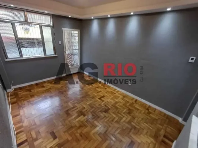 Casa em Condomínio : Térrea / Residencial / Vila Valqueire