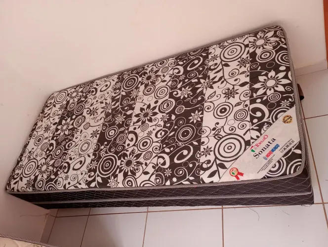 Vende- se cama box solteiro D27