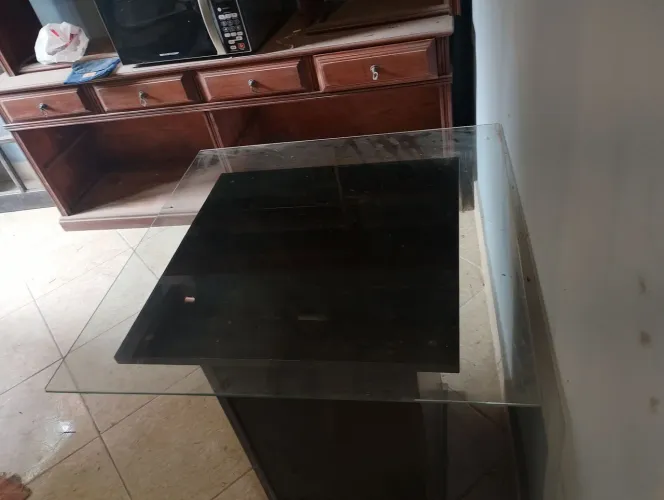 Mesa MDF com tampo de vidro 