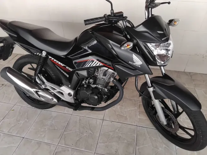Moto muito nova tel *