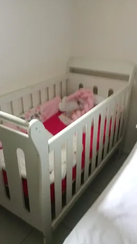Berço americano com colchão lençol e kit de berço 