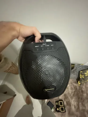 Caixa de som muito nova 100w