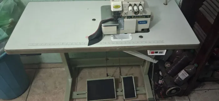 Hehe psiu vendo uma máquina overlok lanmax bem conservada