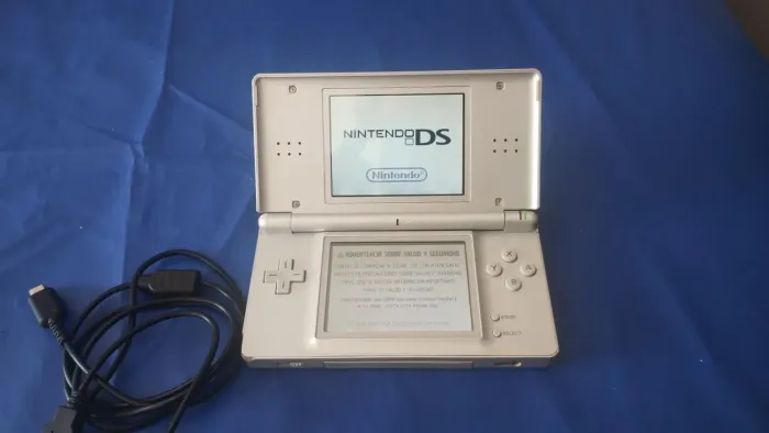 Nintendo DS, com cartão de memória 128gb e jogos
