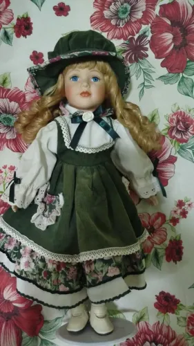Boneca de porcelana