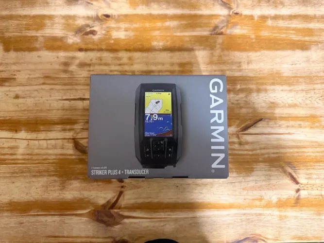 Sonar Garmin Striker Plus 4 + Transdutor Dual Beam - Novo