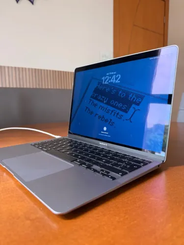 MacBook M1 em Ótimo Estado- 8gb RAM - 256gb