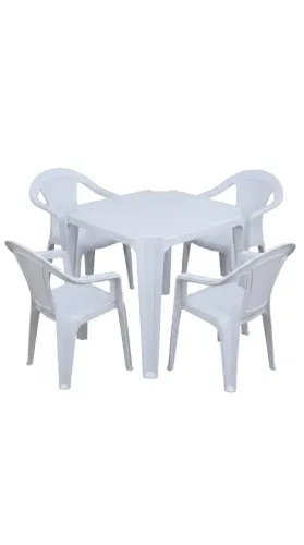 Mesa de plástico branca com 4 cadeiras