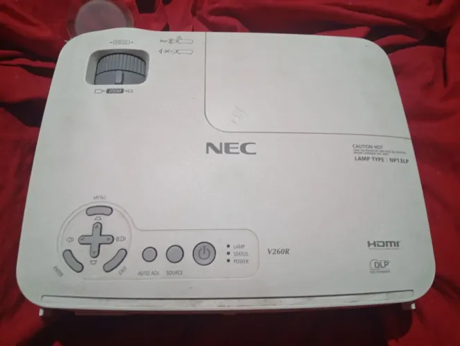 PROJETOR NEC V260R.(PRECISA DE REPAROS)