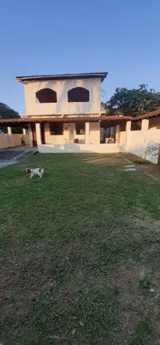 Casa a 100 metros da praia, condomínio fechado