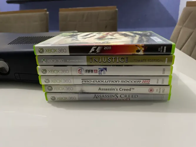 Xbox 360 original dois (um sem fio) mais 6 Jogos originais