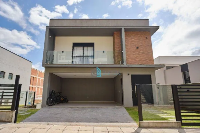 Casa em Condomínio Fechado no Córrego Grande em Florianópolis, Mobiliada, 3 Quartos (Todas