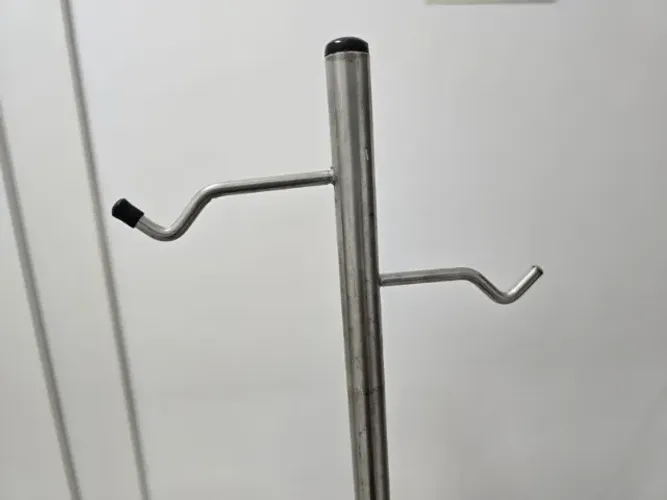 Suporte para Soro Regulável em Aço Cromado - Hospitalar/Veterinário