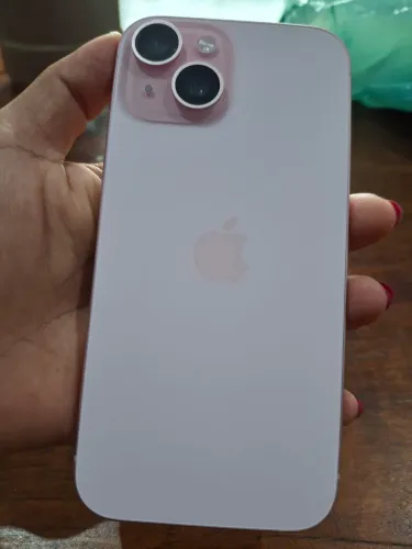 iPhone 15, rosa 256 GB com apenas 2 meses de uso