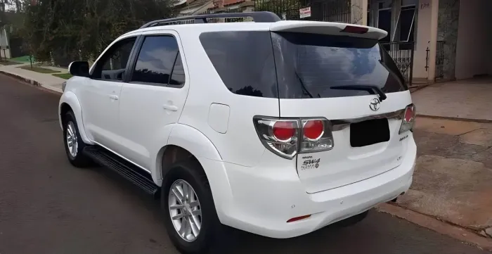 Toyota Hilux SW4 SRV D4-d 4X4 3.0 TDI Dies. AUT 2015