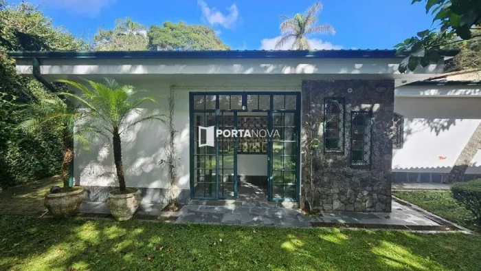 CASA ESTILO CHÁCARA À VENDA EM UM DOS MELHORES BAIRROS DA CIDADE - CHÁCARAS BARTIRA - EM E