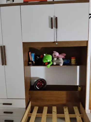 Guarda roupa com cama embutida solteiro