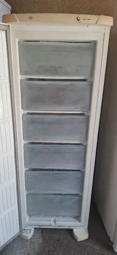 Freezer Electrolux vertical