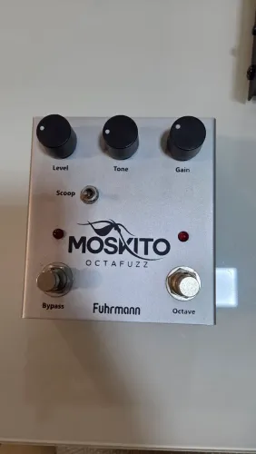 Pedal de efeito moskito octafuzz