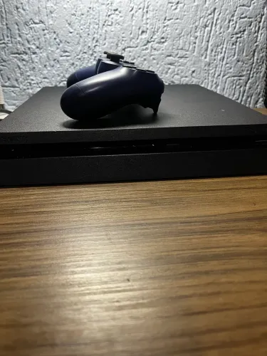 Ps4 + 2 controles