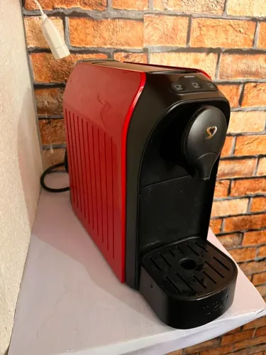 Cafeteira Espresso Passione TRES da 3 Corações vermelha (MENOS DE 1MÊS DE USO)