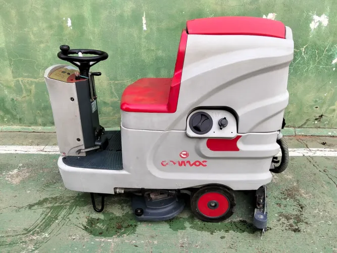 Auto lavadora COMAC 75B tripulada