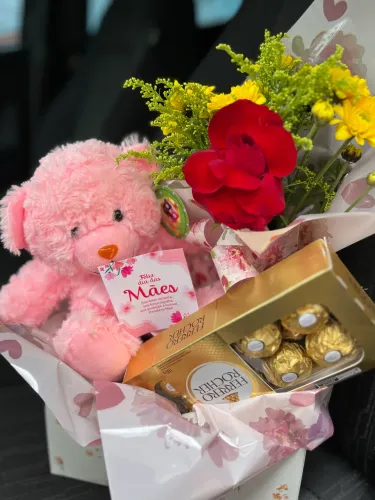 Cesta dia das mães , dia das mães , cesta personalizada , cesta com flores , cesta