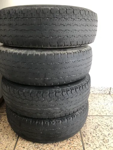 Jogo 4 pneus Bridgestone P225/75 R15 usado
