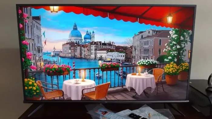 Smart tv LED 50 polegadas 4k TCL com comando de voz, sistema Android. Super perfeita.