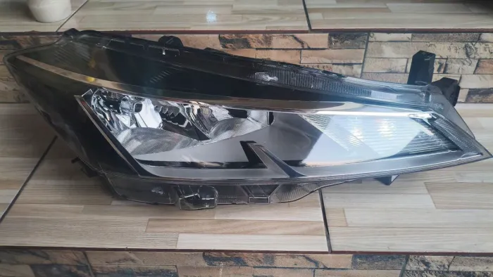 Farol Nissan Kicks