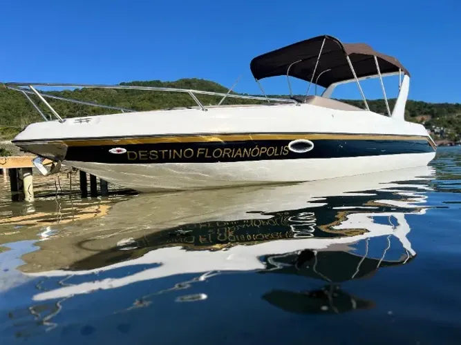 Vende-se Lancha Runner 260 Cabin (Motor Yamaha 200 HP)