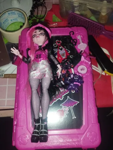 Boneca Draculaura g3 custom monster high + acessórios diversos 