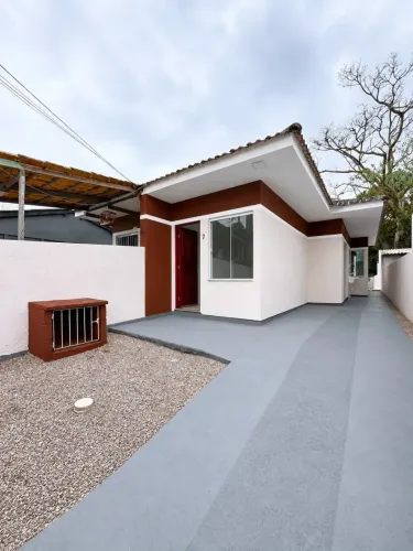 Casa com 2 dormitórios no Bairro Forquilhas São José - SC