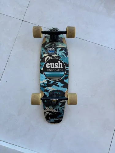 Skate com shape Cush, Truck Velox e Rodas Fast Classics 70mm