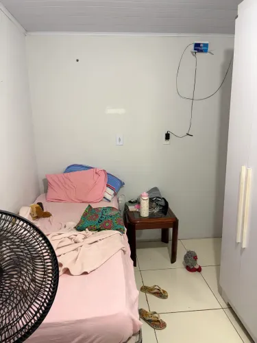 Vende-se cama box de solteiro. Box + colchão.