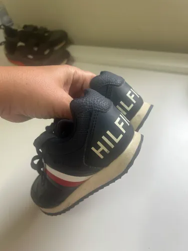 Tênis em couro Tommy 20,3 cm